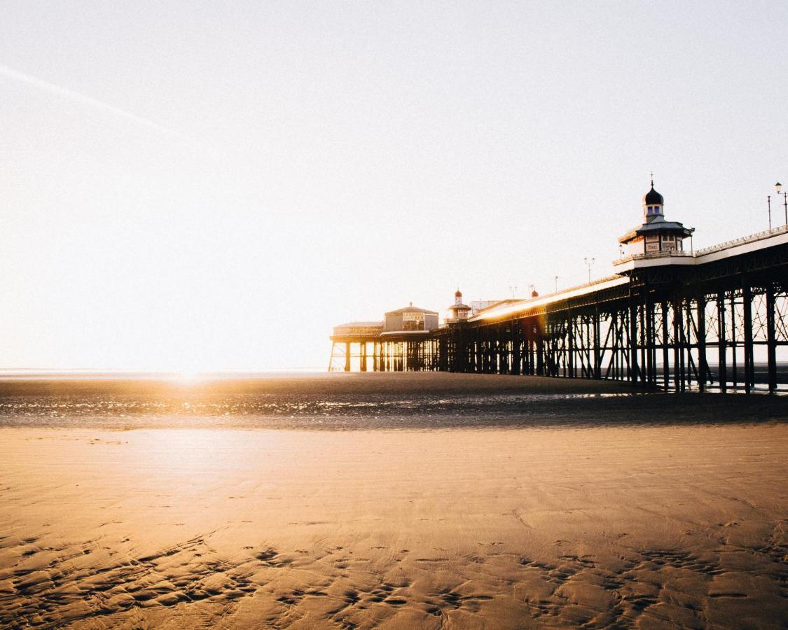 The Headlands Hotel Blackpool Bagian luar foto